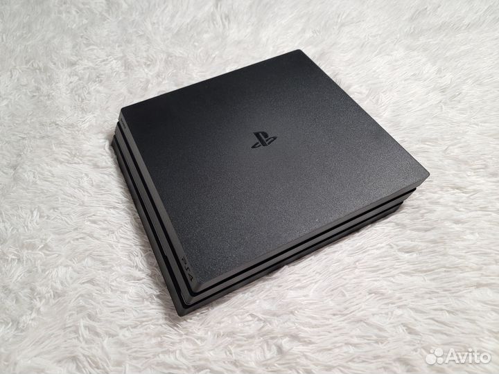 Sony PS4 Pro 1Tb 7218 + 50 игр. Прошита. В идеале