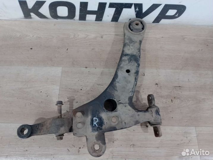 Рычаг подвески правый нижний Hyundai Sonata EF4