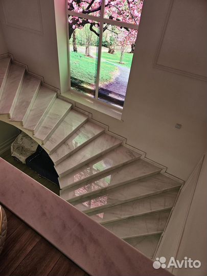 Мраморная лестница / ступени из натурального камня