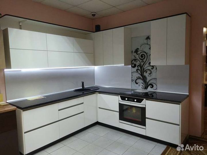 Кухня с ручкой голла