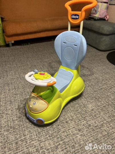 Машинка каталка с ручкой