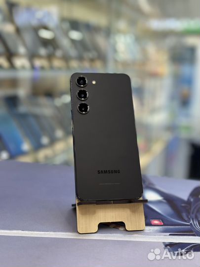 Samsung Galaxy S23, 8/256 ГБ