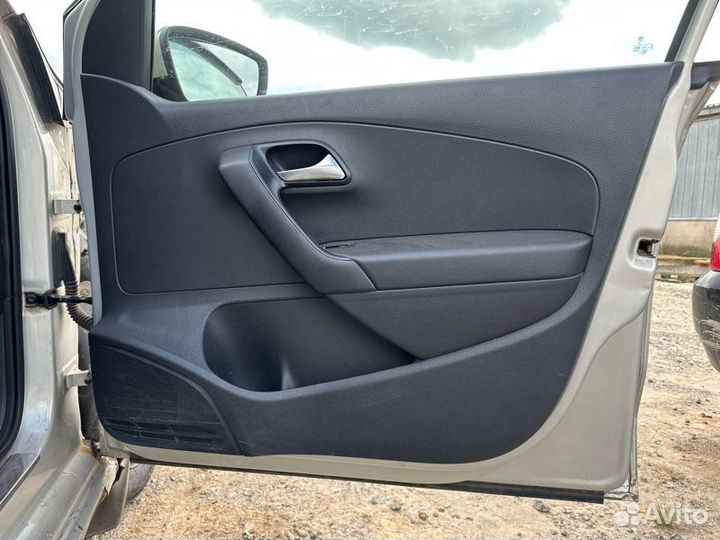Обшивка двери Volkswagen Polo седан 1.6 CFN 2011