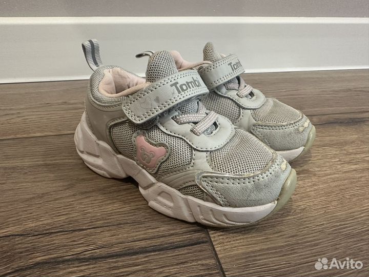 Кроссовки на девочку 24