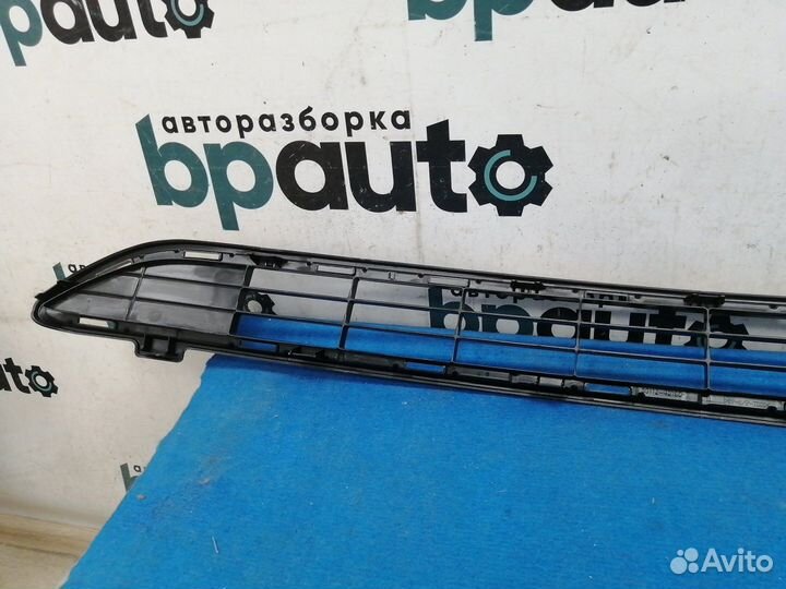 Решетка переднего бампера верхняя без камер
