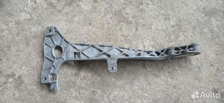 Кронштейн крепления бампера переднего правый