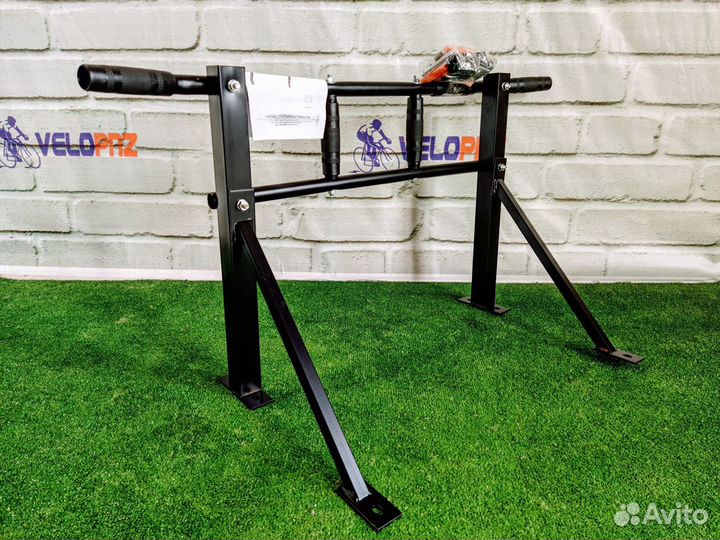 Турник три хвата к стене новый