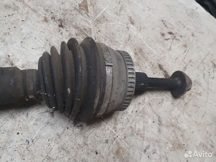Привод левый Volkswagen Passat B5