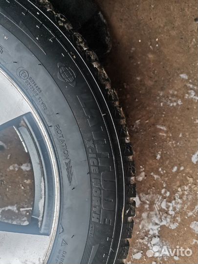 Michelin Latitude X-Ice North 2 + 225/65 R17