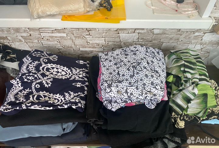 Отдам много вещей на женщину 50 размера