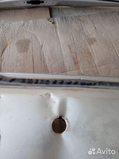 Дверь багажника Mazda Demio