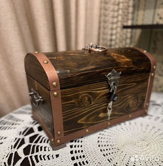 Деревянный сундучок (шкатулка)