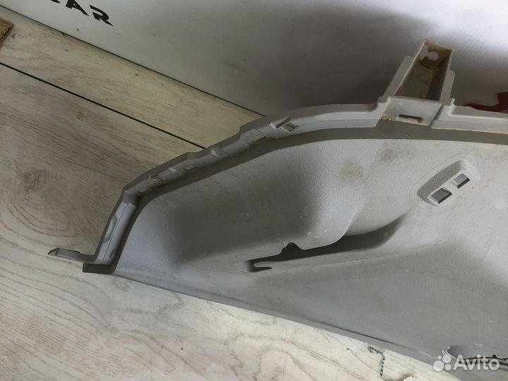 Toyota Highlander 2 Обшивка стойки багажника