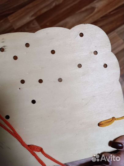 Игрушка деревянная шнуровка