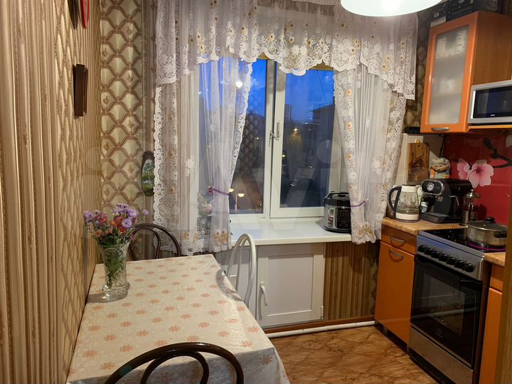 3-к. квартира, 54 м², 5/5 эт.