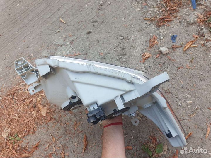 Фара левая Toyota highlander целая новая