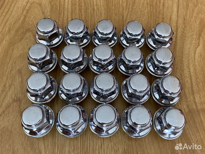 Фиксирующие гайки колес