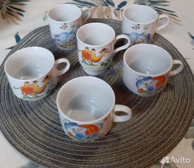 Чайные чашки, вазочки под зубочистки