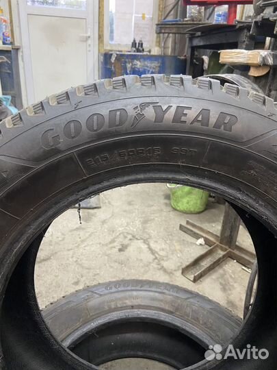 Goodyear UltraGrip Arctic 2 215/60 R16