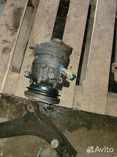 Компрессор кондиционера на Шевроле Ланос