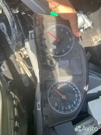 Volkswagen Golf Mk5, щиток приборов