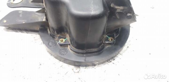 Ниша лючка бензобака Mercedes ML W163