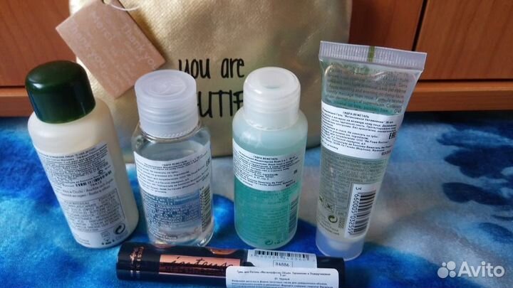 Набор Косметичка +мини-продукты YvesRocher новый