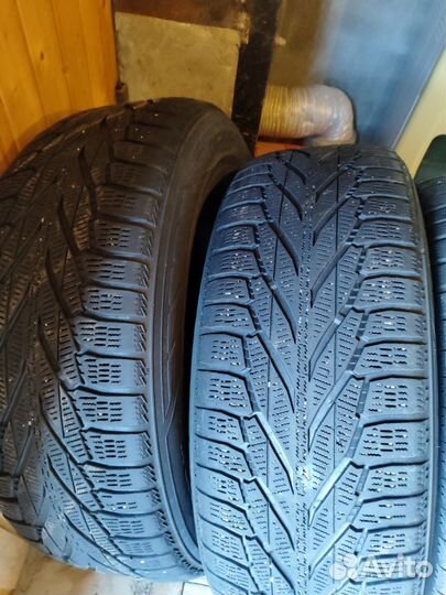 Nokian Tyres Hakkapeliitta 7 SUV 235/65 R17