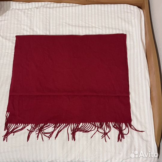 Красный шарф