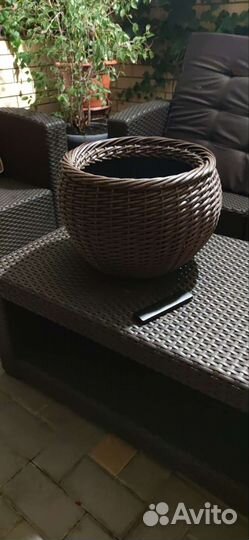 Кашпо из искусственного ротанга