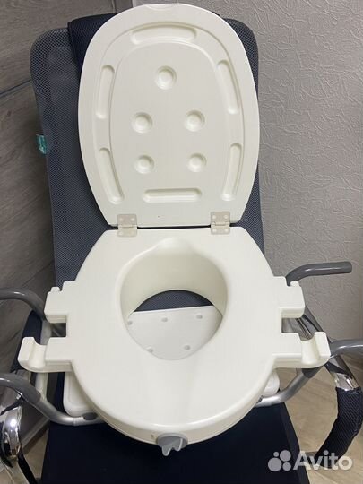 Насадка на унитаз с упорами