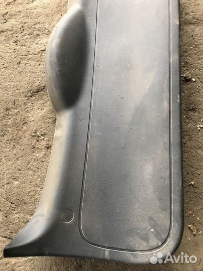 Обшивка крышки багажника Ford Focus 2