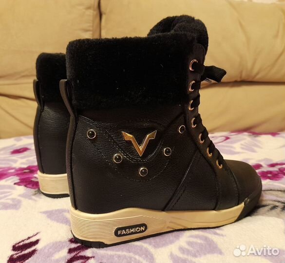 Продам зимние полуботинки