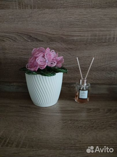 Цветы из бисера и декаративная трава