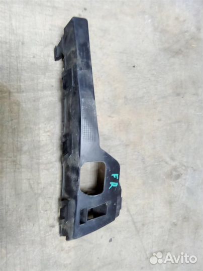 Кронштейн переднего бампера правый от Ford Focus