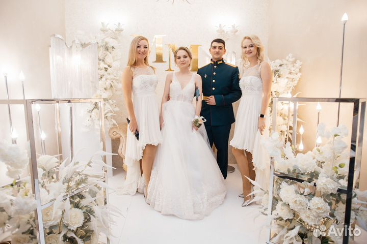 Ведущая и живая музыка