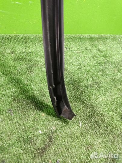 Молдинг лобового стекла левый Opel Astra J 2010