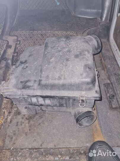 Корпус воздушного фильтра Мерседес Вито 638