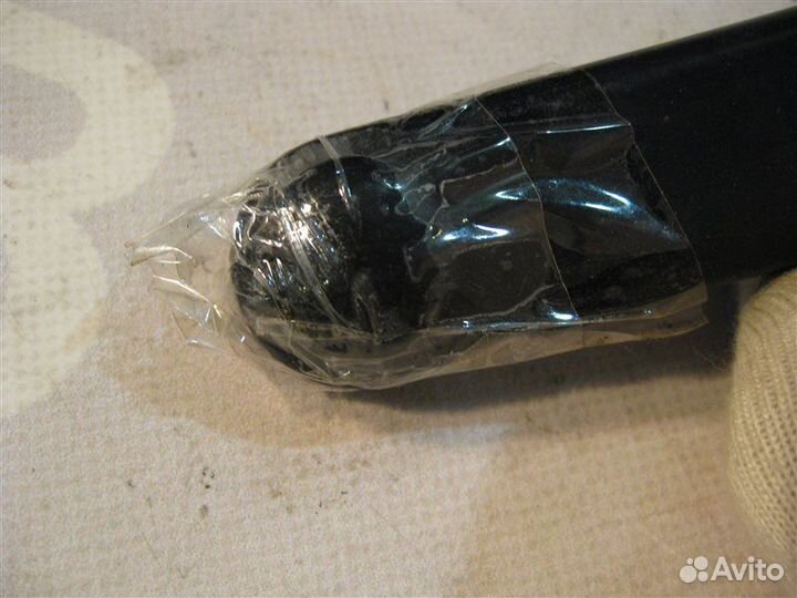 Поводок стеклоочистителя передний правый Skoda