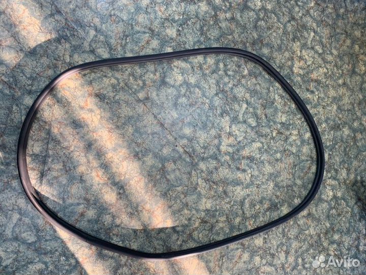 Уплотнительная резинка двери багажника задняя