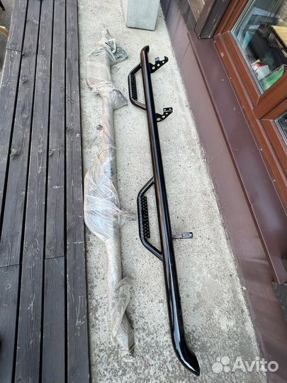 Продам пороги-подножки Toyota Tundra