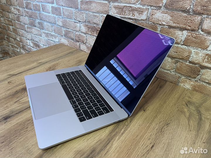 Apple MacBook Pro 15 2018 i7-2.6/16/512/560X