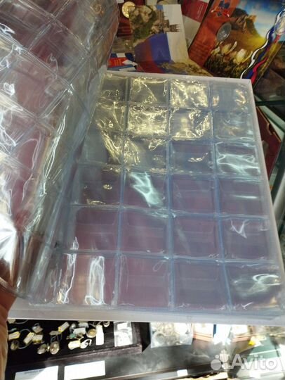 Альбом для монет с ячейками разные