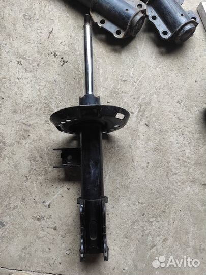 Амортизатор передний левый Mercedes (W117) 2013