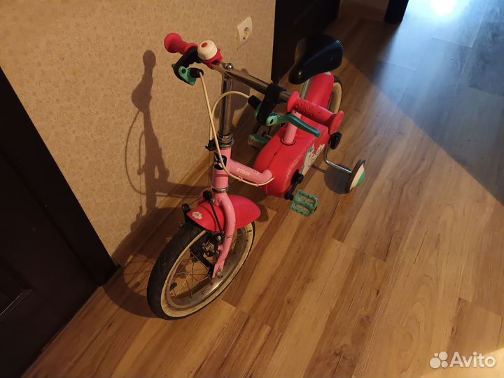 Детский велосипед btwin с дополнительными колесами