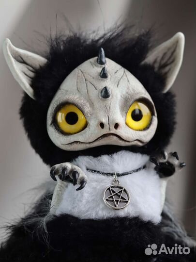 Игрушка ручной работы готический Пухляш