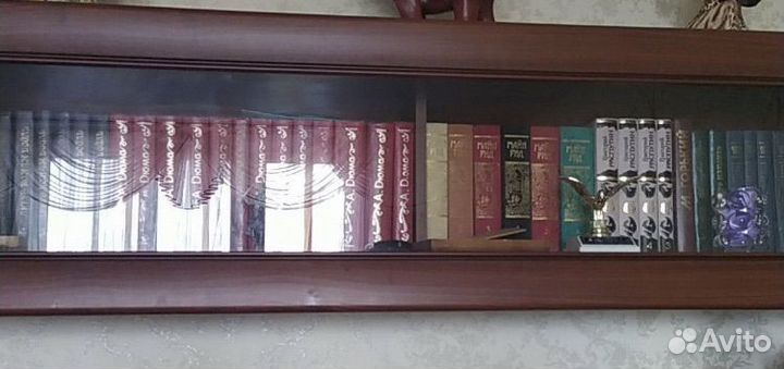 Полка книжная на газоподьемнике