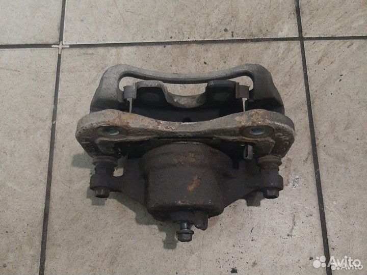 Тормозной суппорт передний правый Hyundai ix35