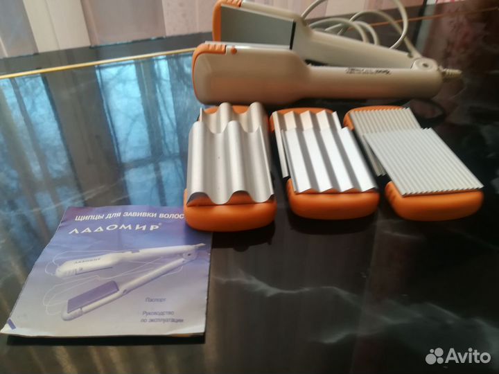 Щипцы для завивки волос 