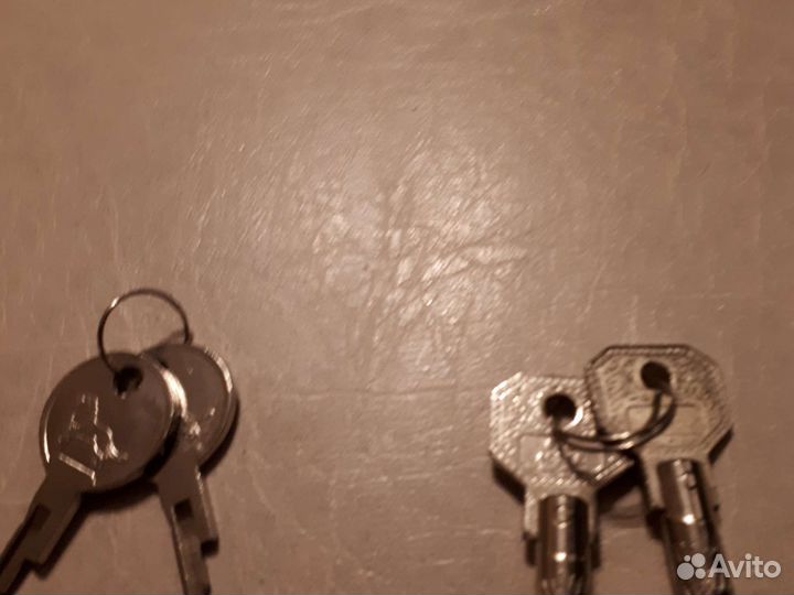 Личинка замка и ключи